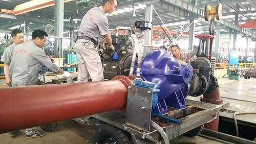 我司大型便攜式柴油機單級雙吸中開式離心泵測試現(xiàn)場！